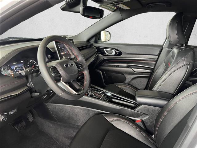 Used 2025 Jeep Compass Trailhawk image 10