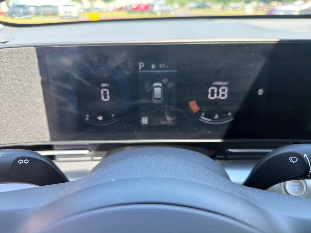 Used 2025 Hyundai Kona SEL AWD/4WD image 16
