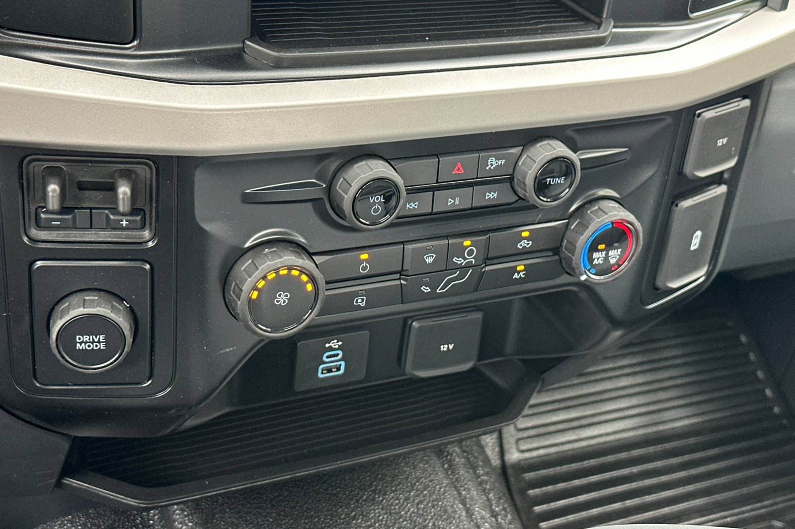 New 2026 Ford F250 XL w/ XL Chrome Package image 19