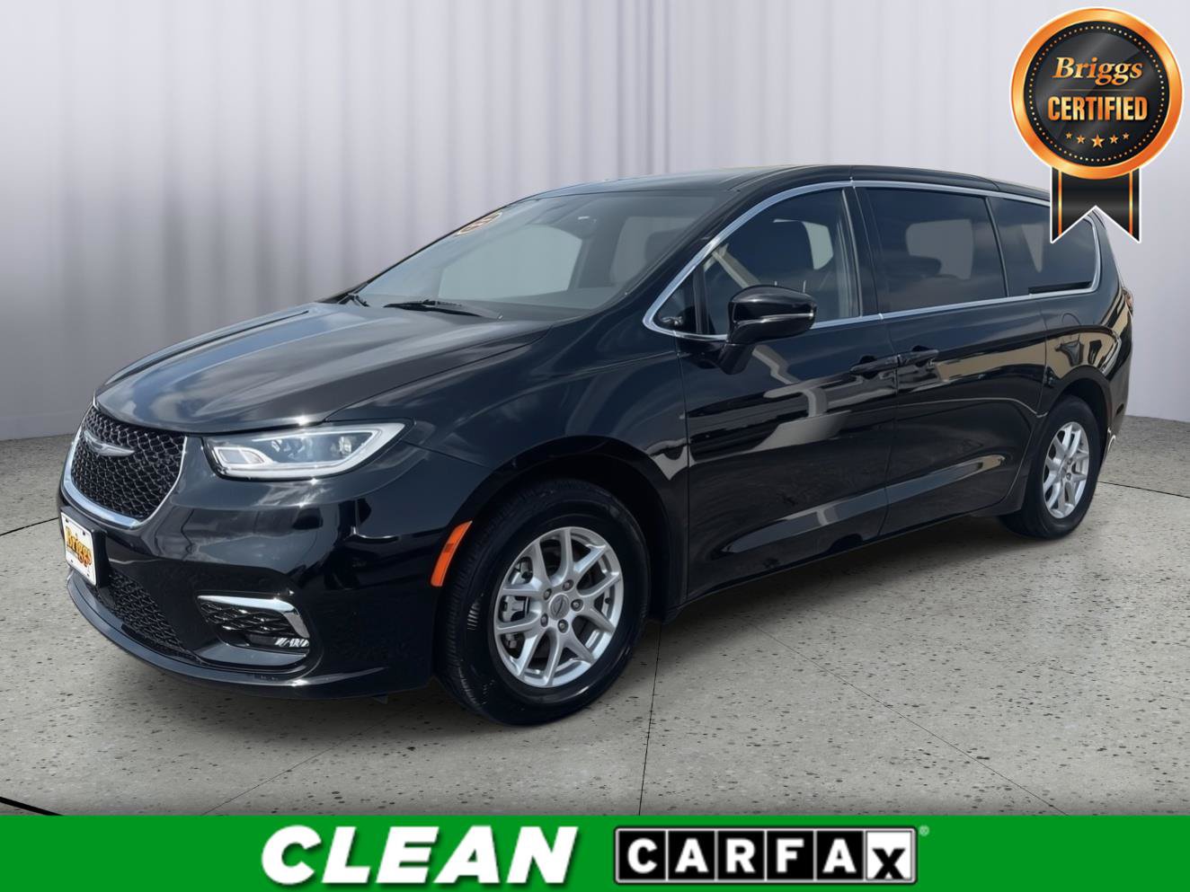 Used 2025 Chrysler Pacifica Select