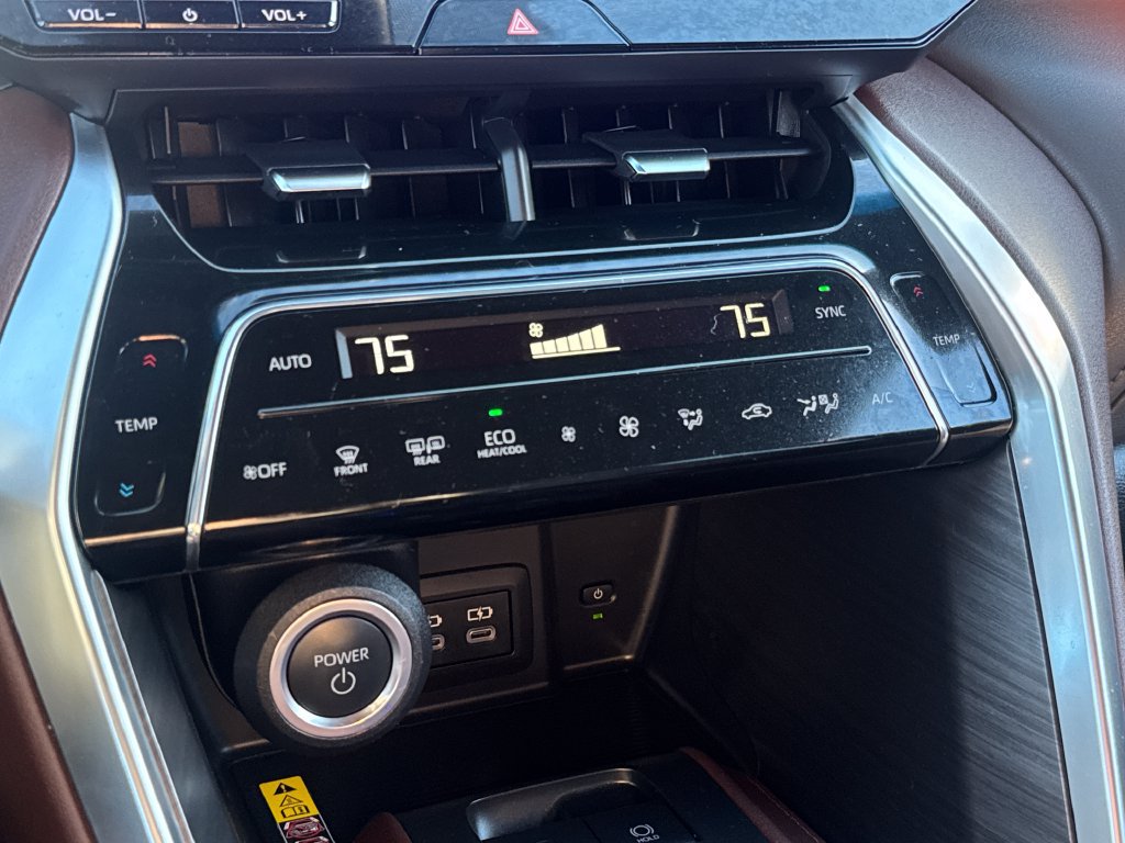 Used 2023 Toyota Venza XLE AWD/4WD image 26