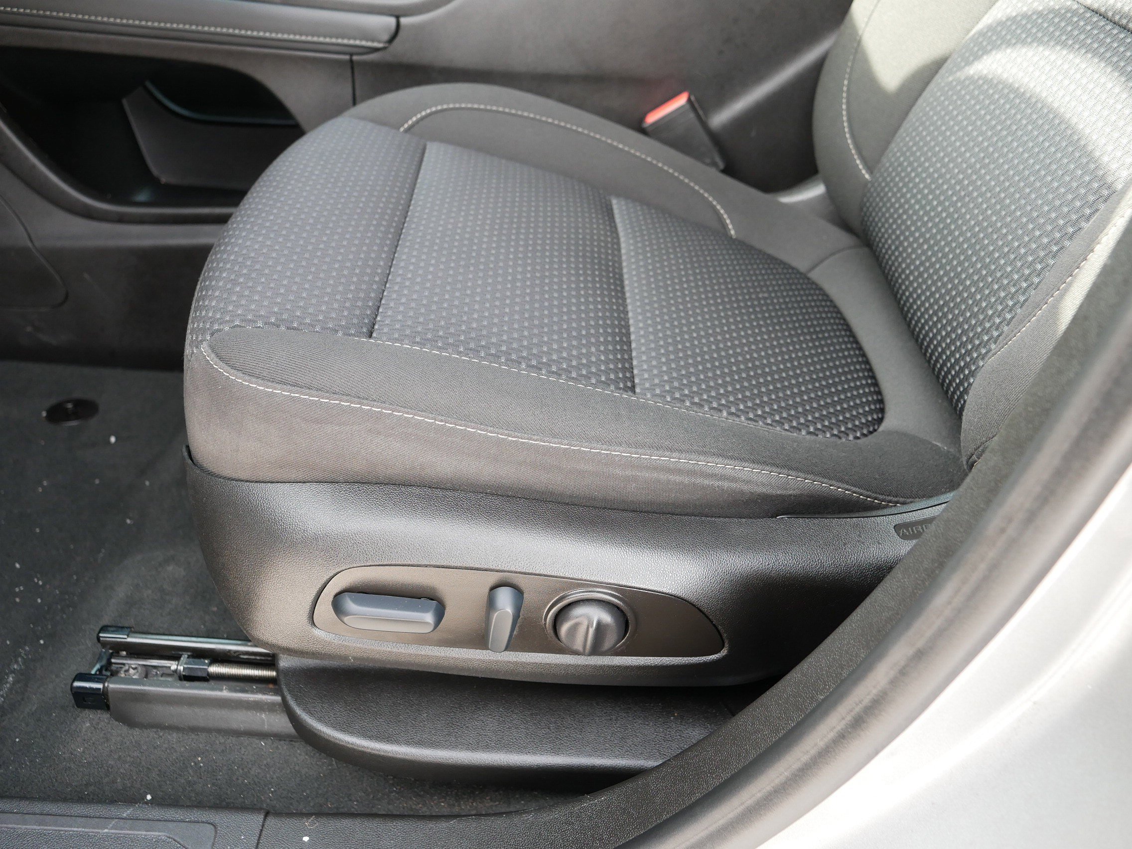 Used 2023 GMC Acadia SLE w/ Driver Convenience Package image 20