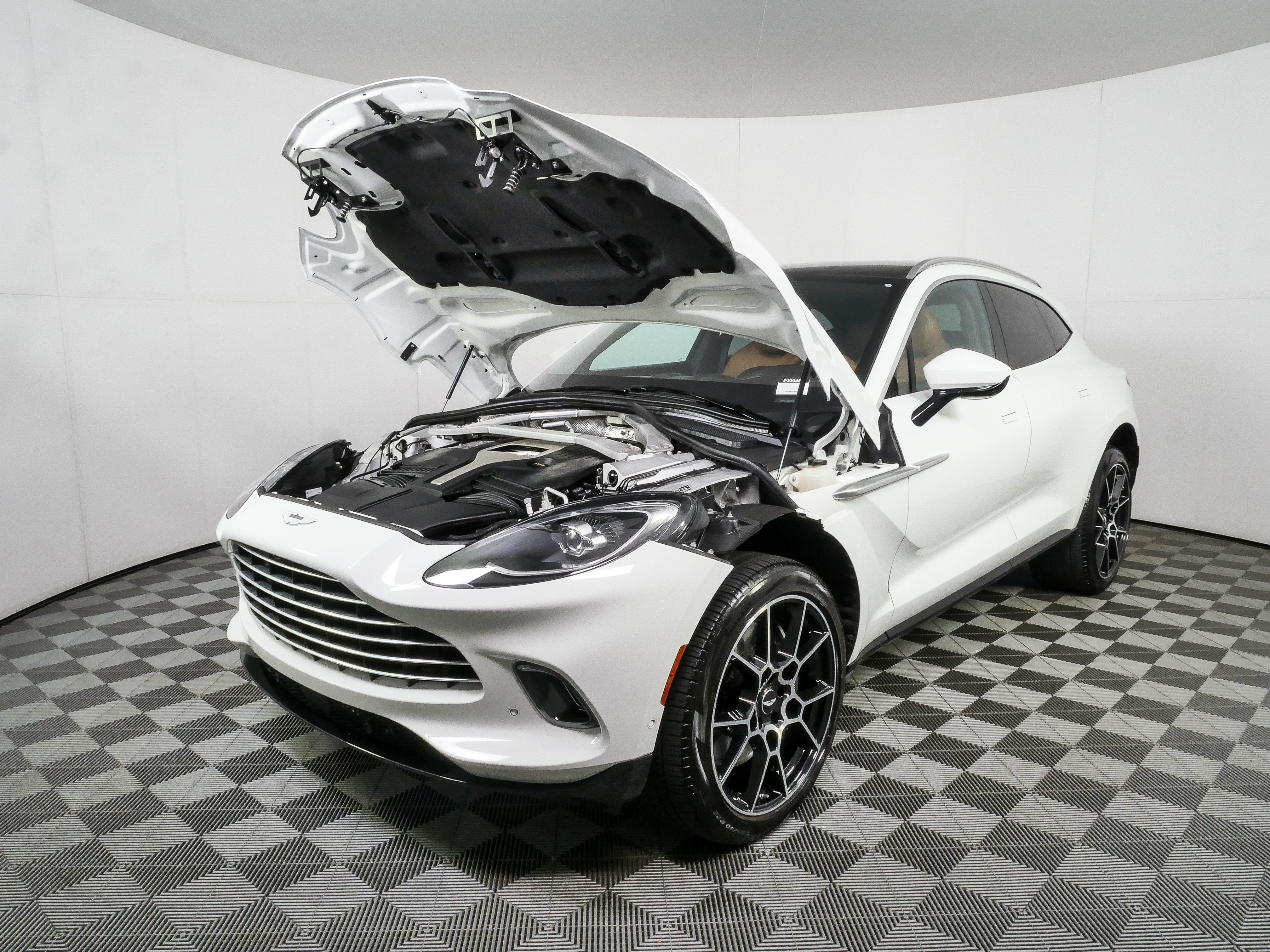 Used 2021 Aston Martin DBX AWD/4WD image 34