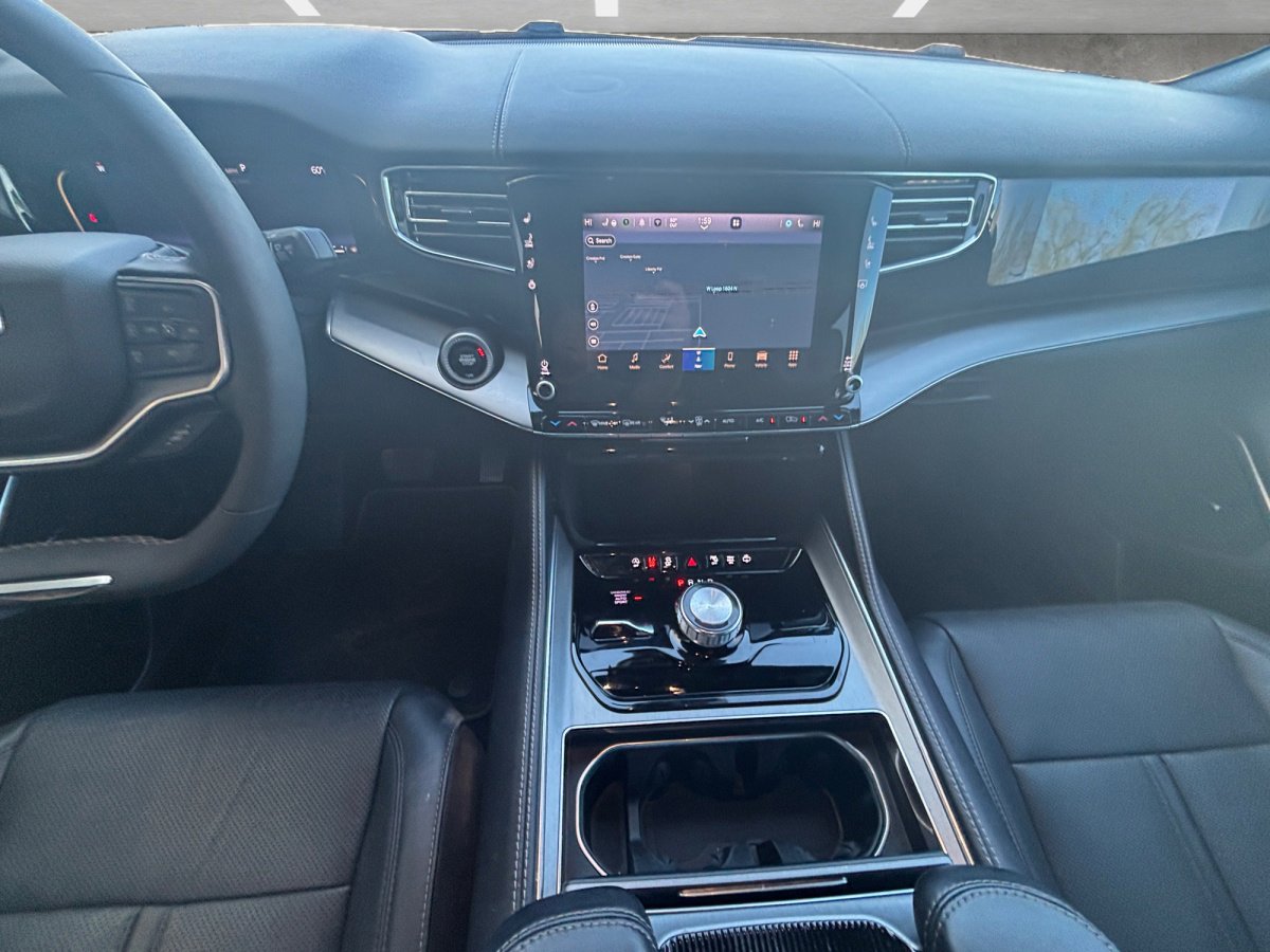 Used 2023 Jeep Wagoneer Series II image 3