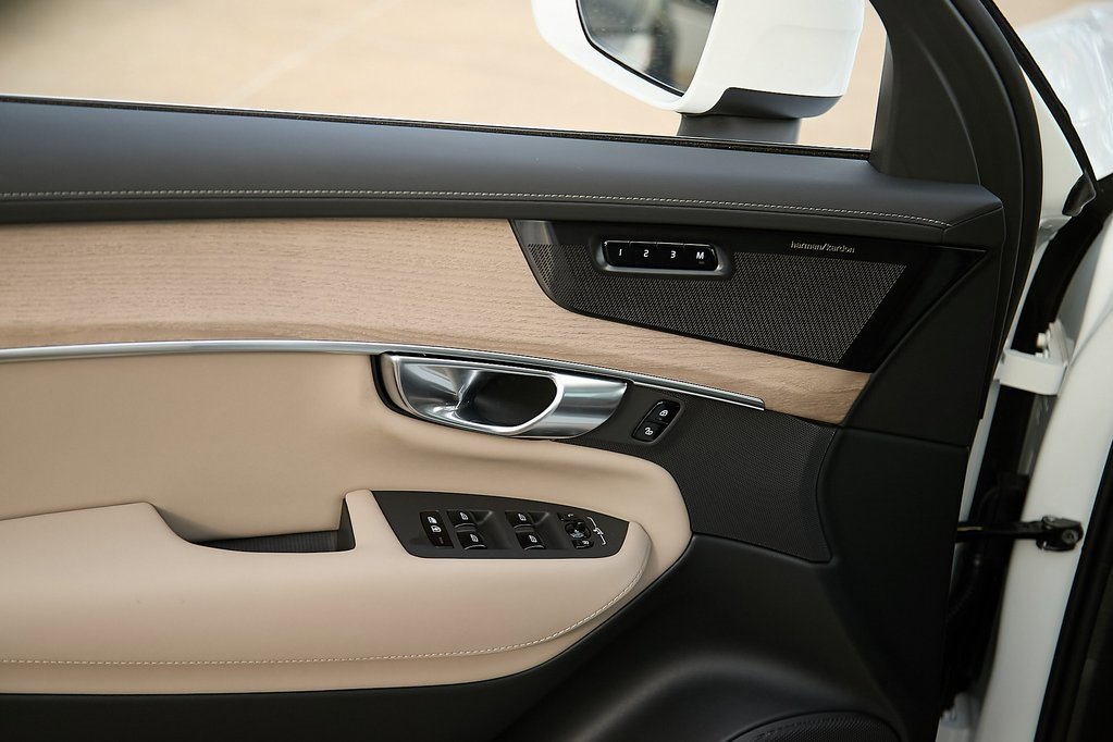 New 2026 Volvo XC90 T8 Plus image 11