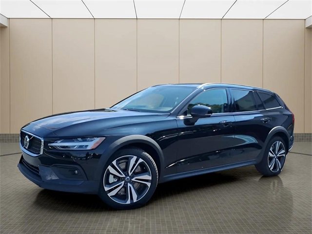 New 2026 Volvo V60 B5 Cross Country Plus w/ Protection Package Premier image 2