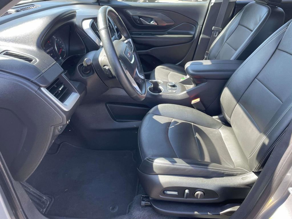 Used 2024 GMC Terrain SLT image 12