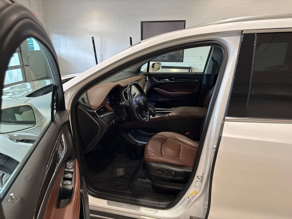 Used 2018 Buick Enclave Avenir w/ Avenir Technology Package AWD/4WD image 23