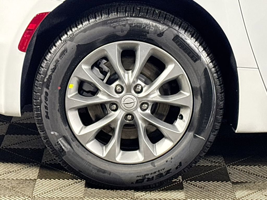 New 2026 Chrysler Pacifica Limited image 23