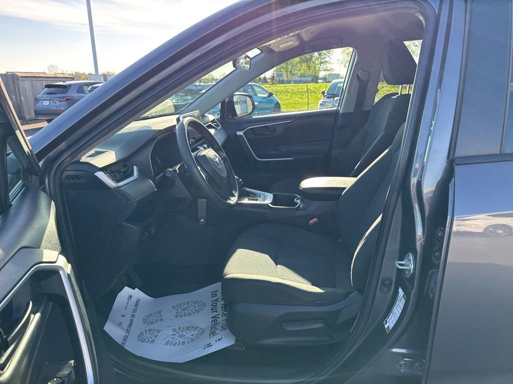 Used 2023 Toyota RAV4 LE AWD/4WD image 25