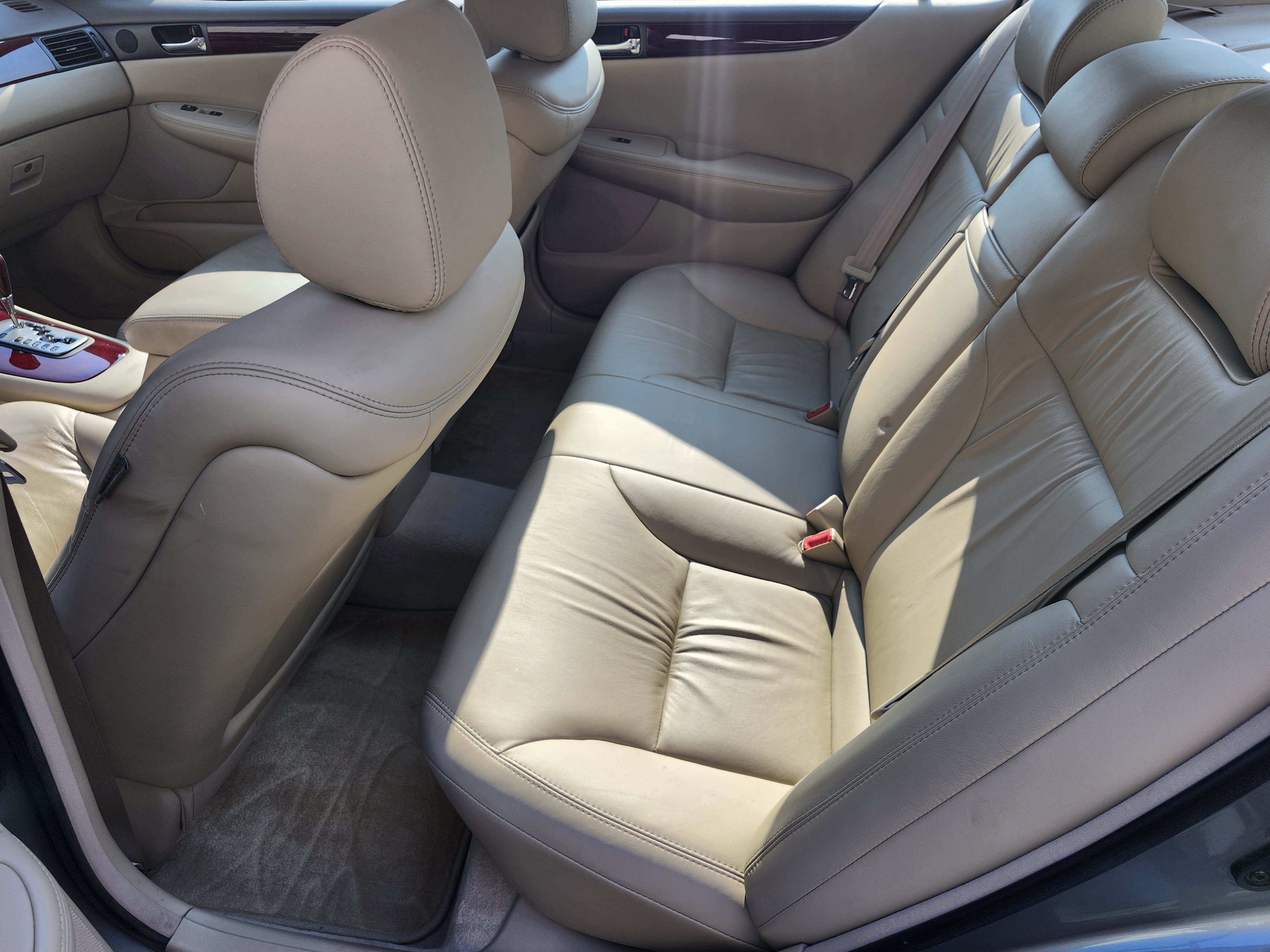 Used 2004 Lexus ES 330 w/ Premium Pkg FWD image 5