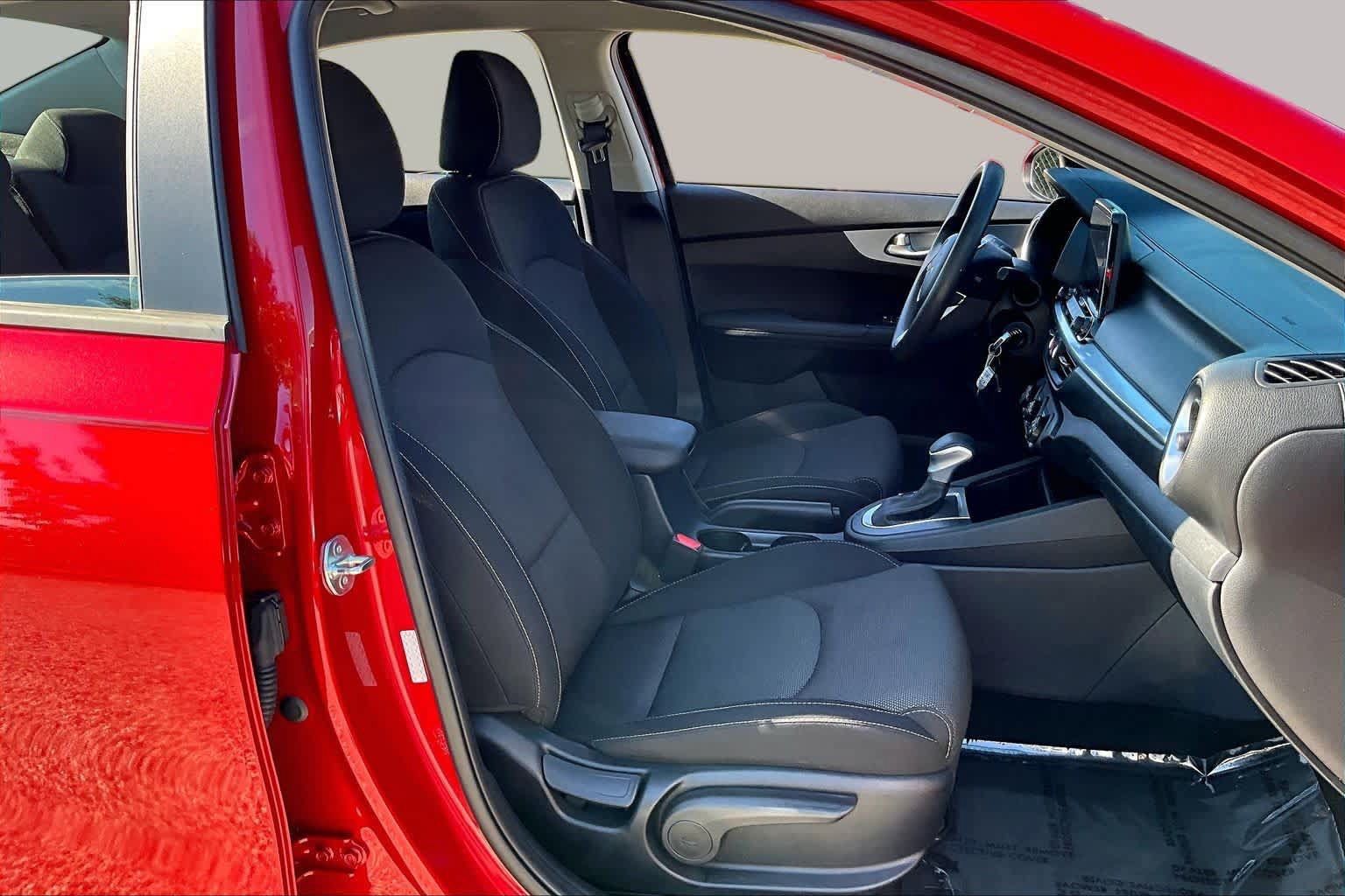 Used 2024 Kia Forte LXS w/ LXS Technology Package FWD image 9
