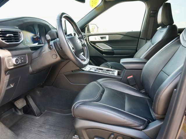 Used 2022 Ford Explorer ST w/ ST Street Pack image 12
