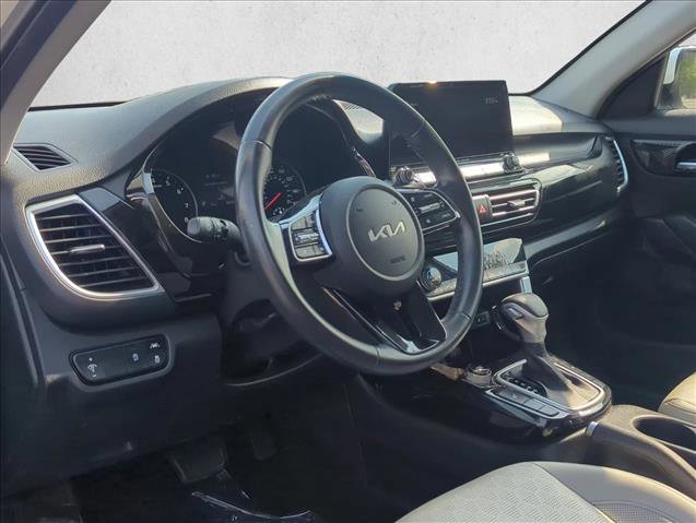 Used 2022 Kia Seltos EX image 9
