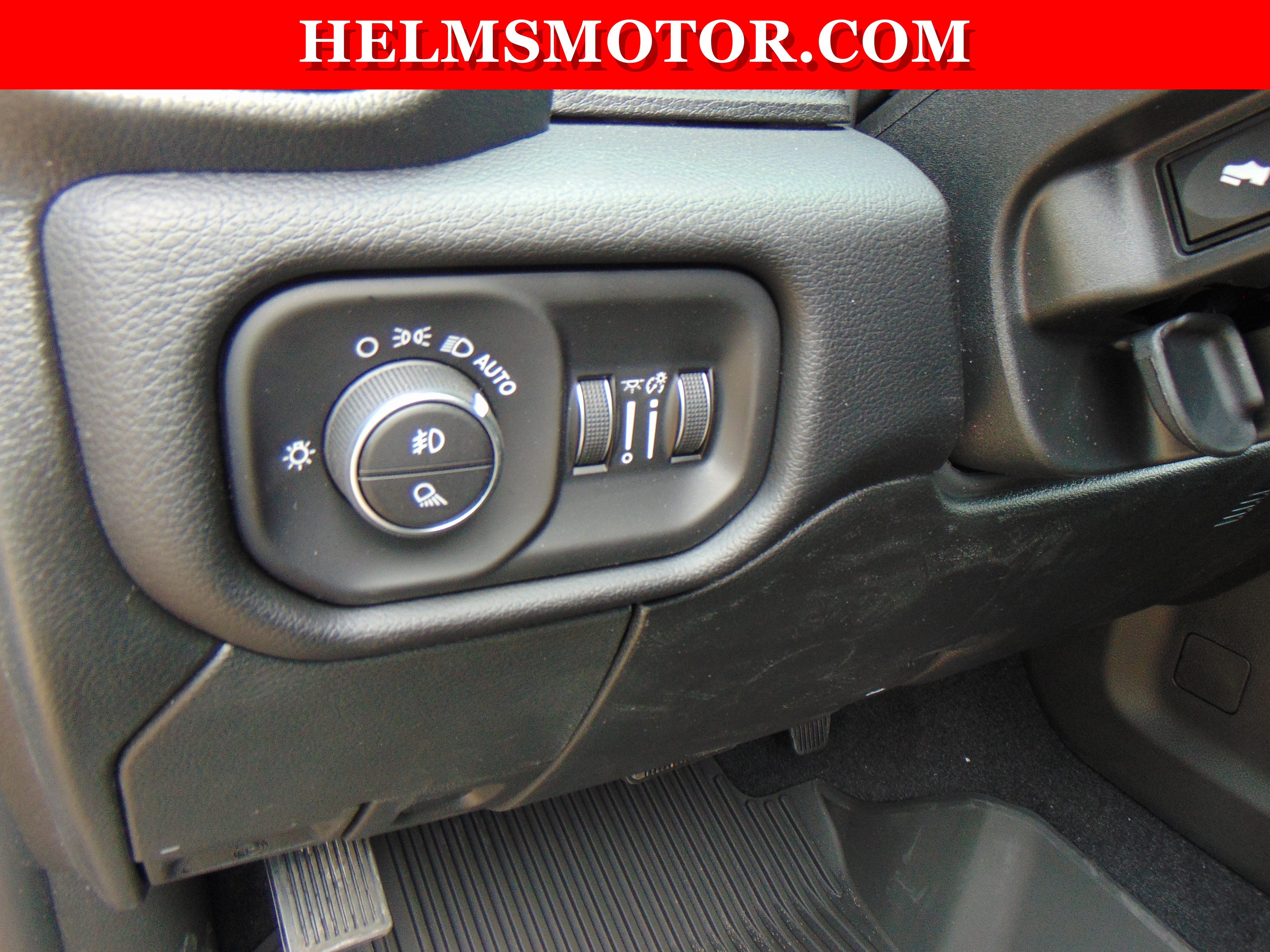 New 2026 RAM 2500 Laramie AWD/4WD image 32