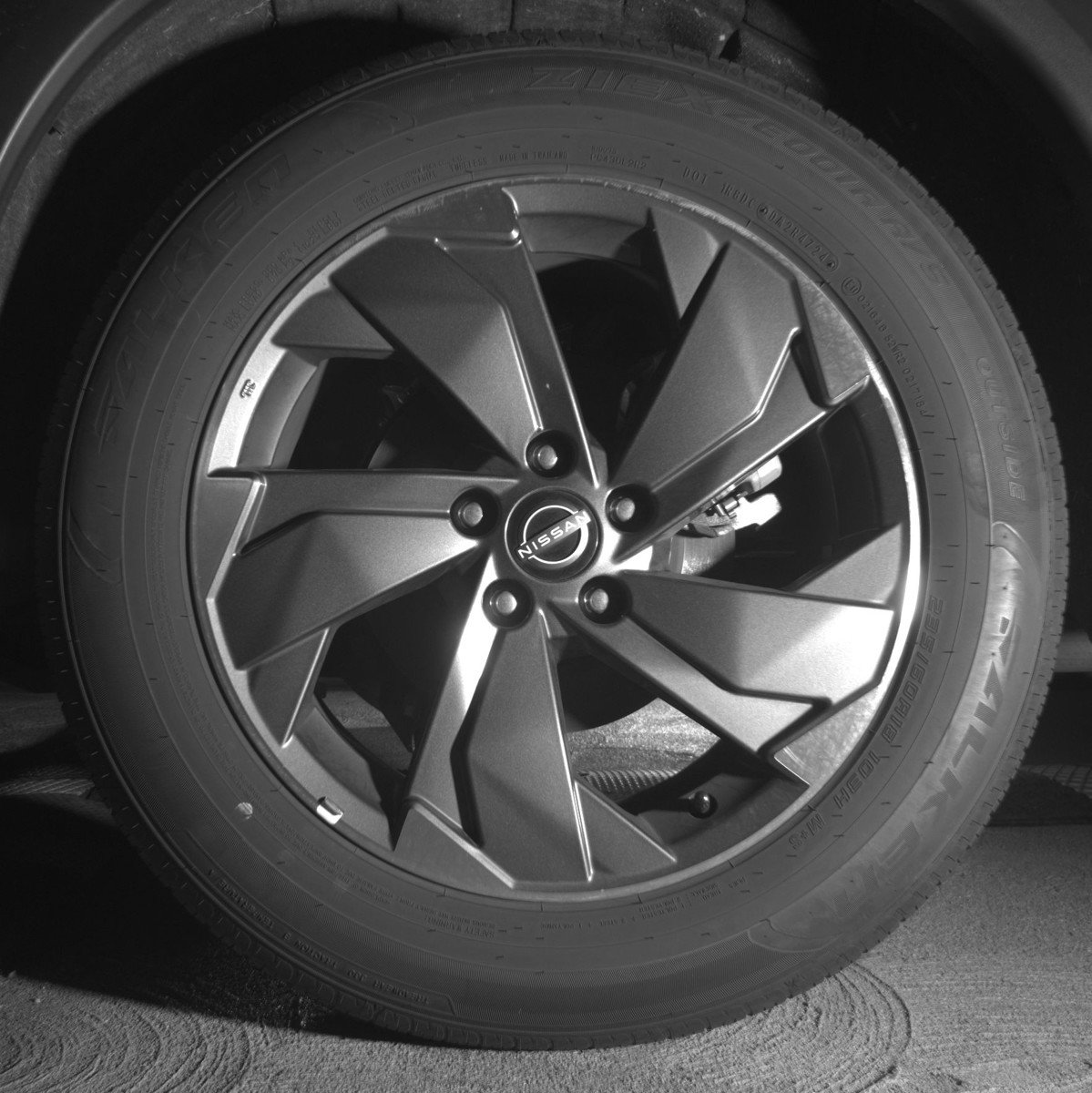 Used 2025 Nissan Rogue SV image 14