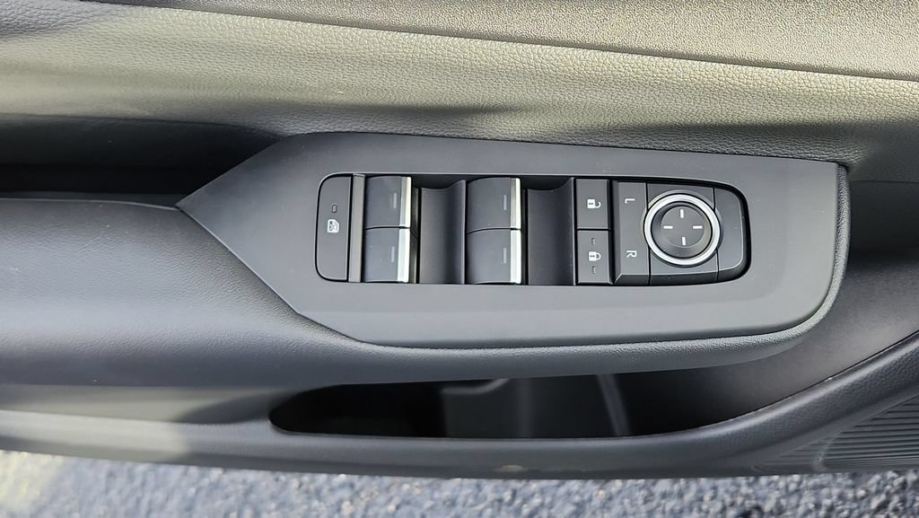 New 2026 Toyota Prius Plug-In Hybrid FWD image 17