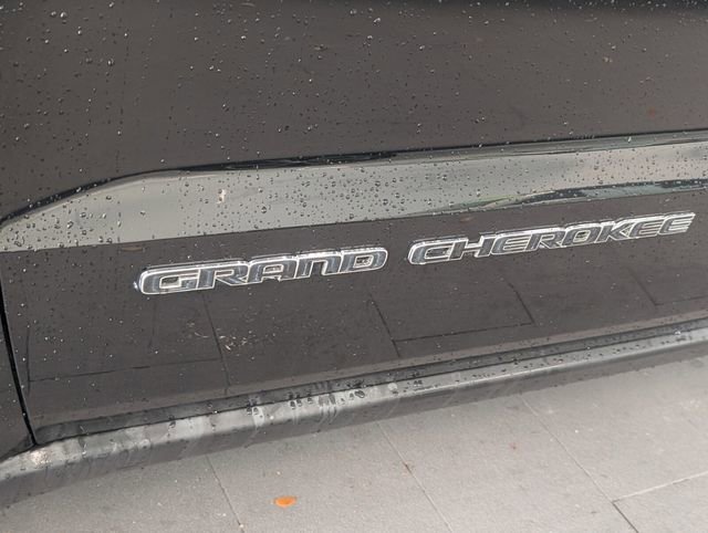 Used 2017 Jeep Grand Cherokee Limited w/ Luxury Group II image 5