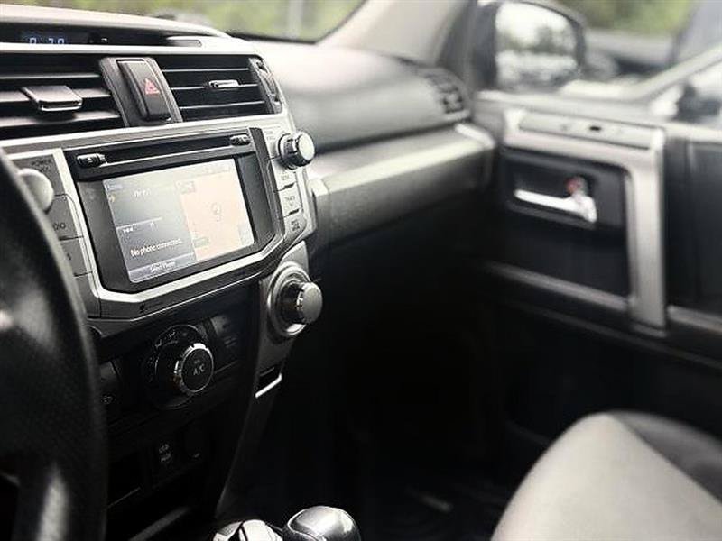 Used 2018 Toyota 4Runner SR5 Premium AWD/4WD image 31