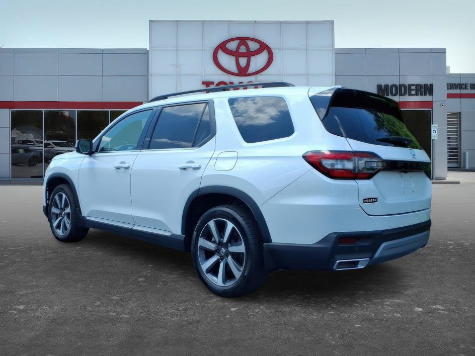 Used 2023 Honda Pilot Touring image 3