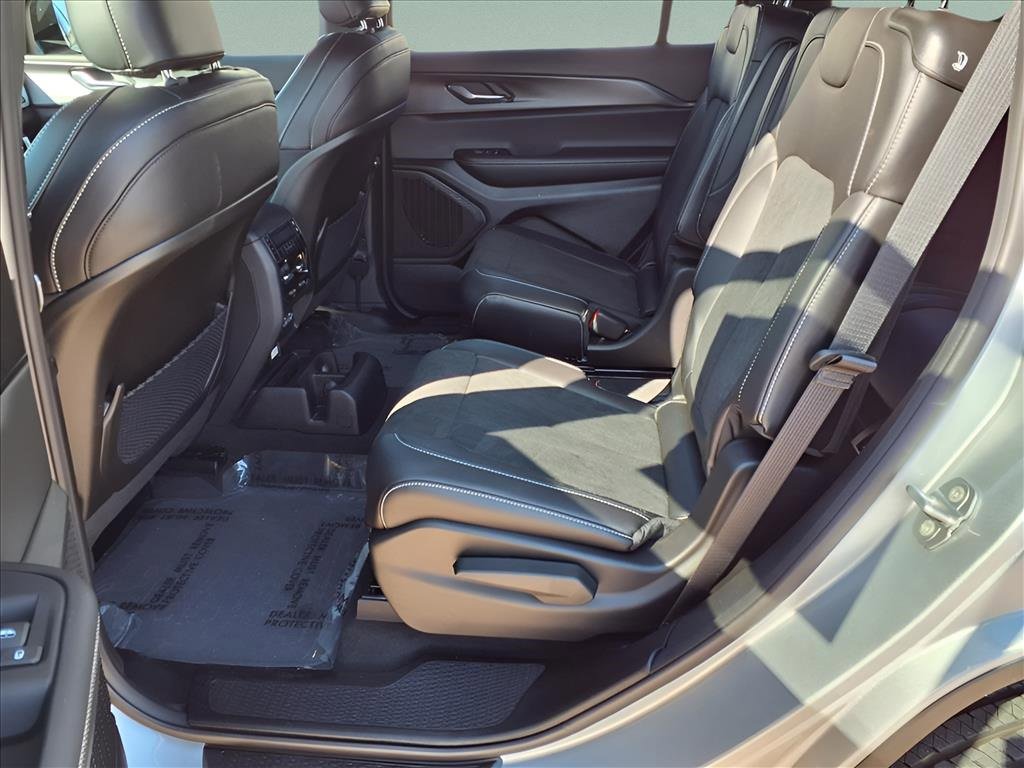 New 2025 Jeep Grand Cherokee L Laredo image 22