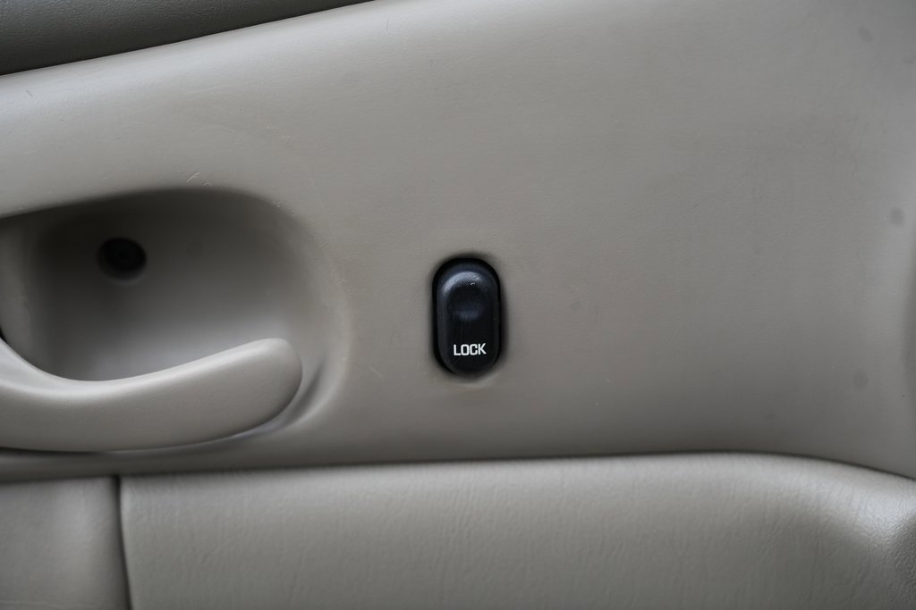 Used 1998 Buick Century Custom image 23