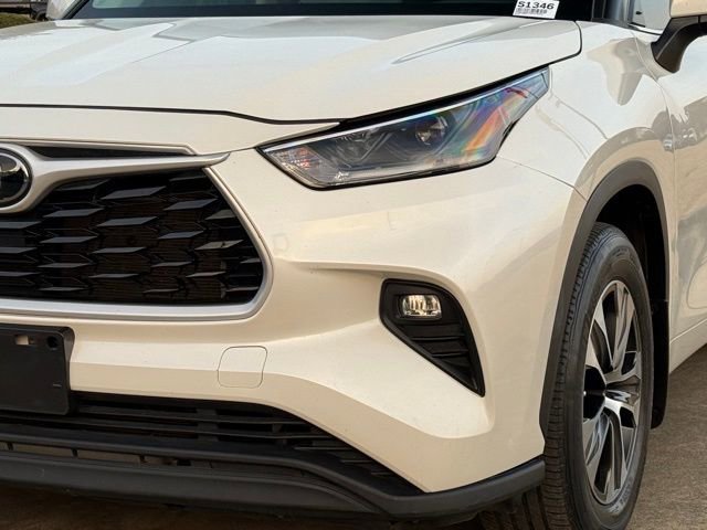 Used 2021 Toyota Highlander XLE FWD image 11
