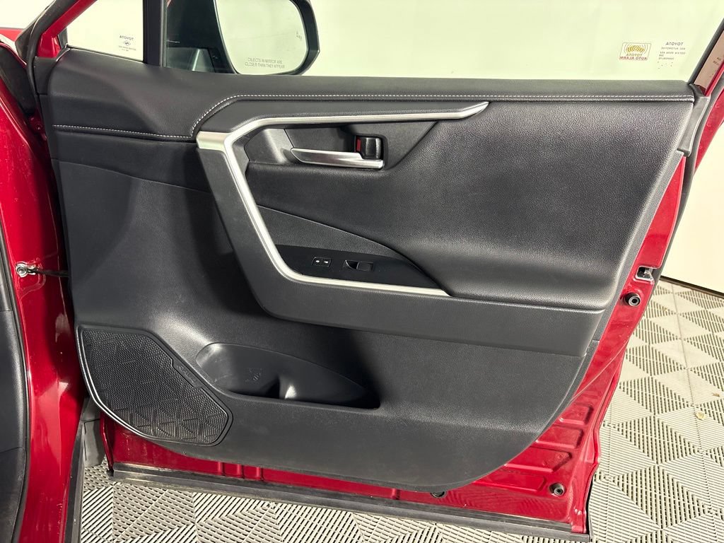 Used 2019 Toyota RAV4 Limited FWD image 34