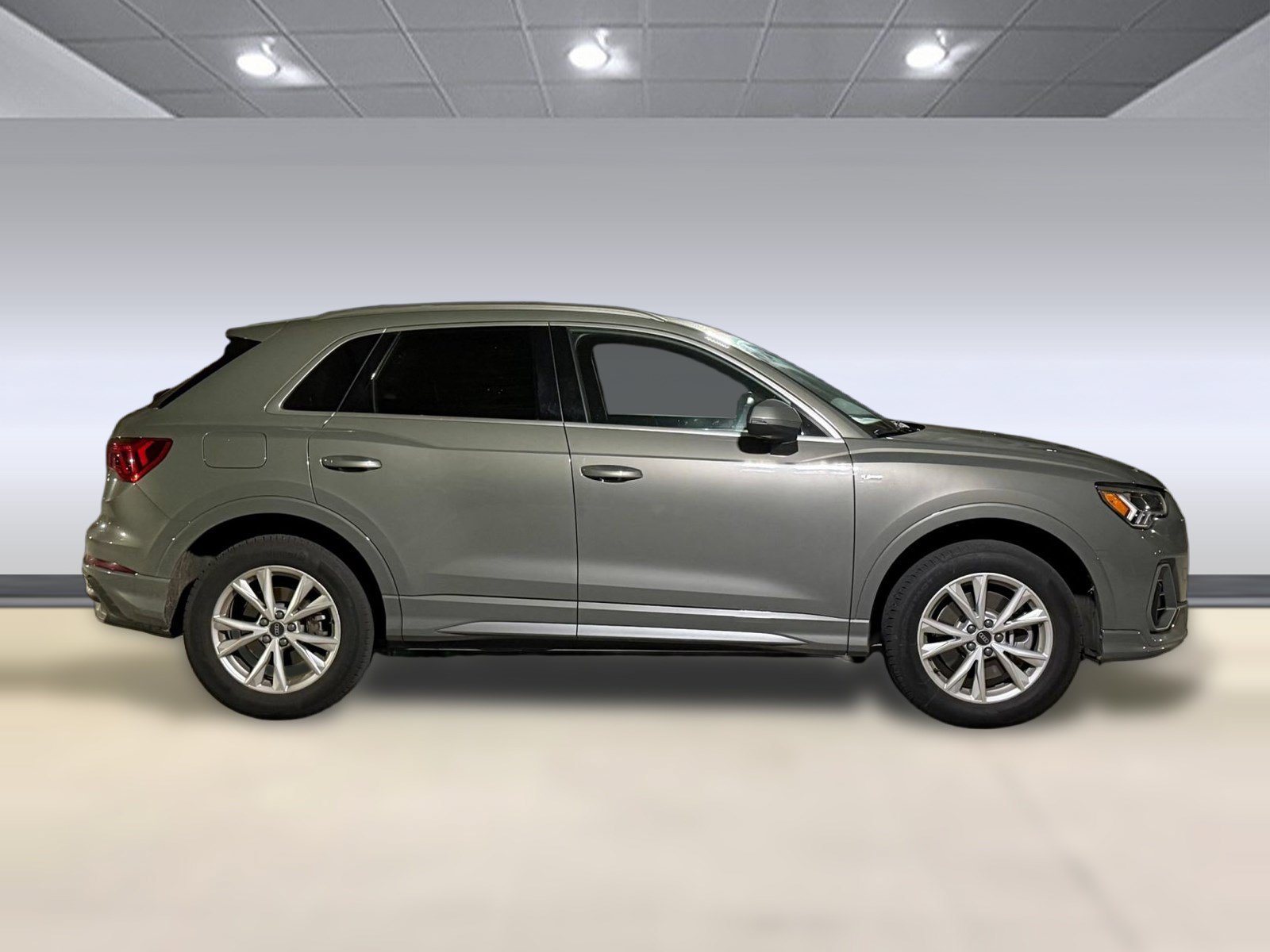 Certified 2025 Audi Q3 2.0T Premium w/ Convenience Package AWD/4WD image 8