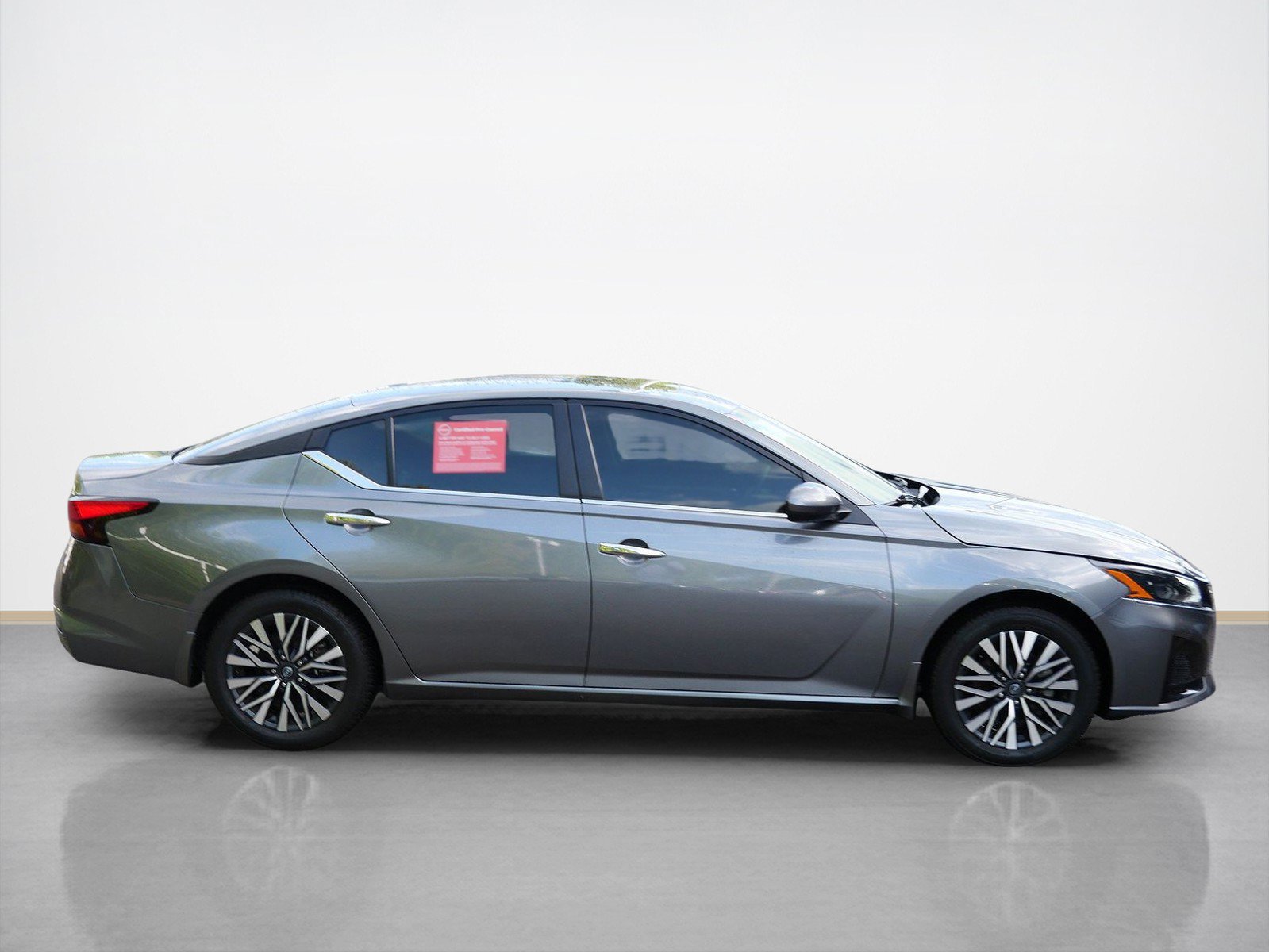 Certified 2023 Nissan Altima 2.5 SV w/ SV Premium Package AWD/4WD image 6