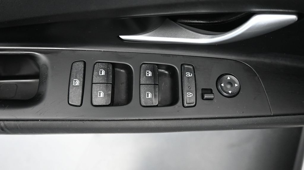 Used 2023 Hyundai Elantra SEL w/ Cargo Package FWD image 21