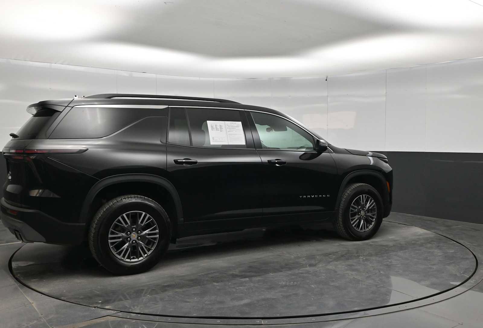 Used 2025 Chevrolet Traverse LT AWD/4WD image 8