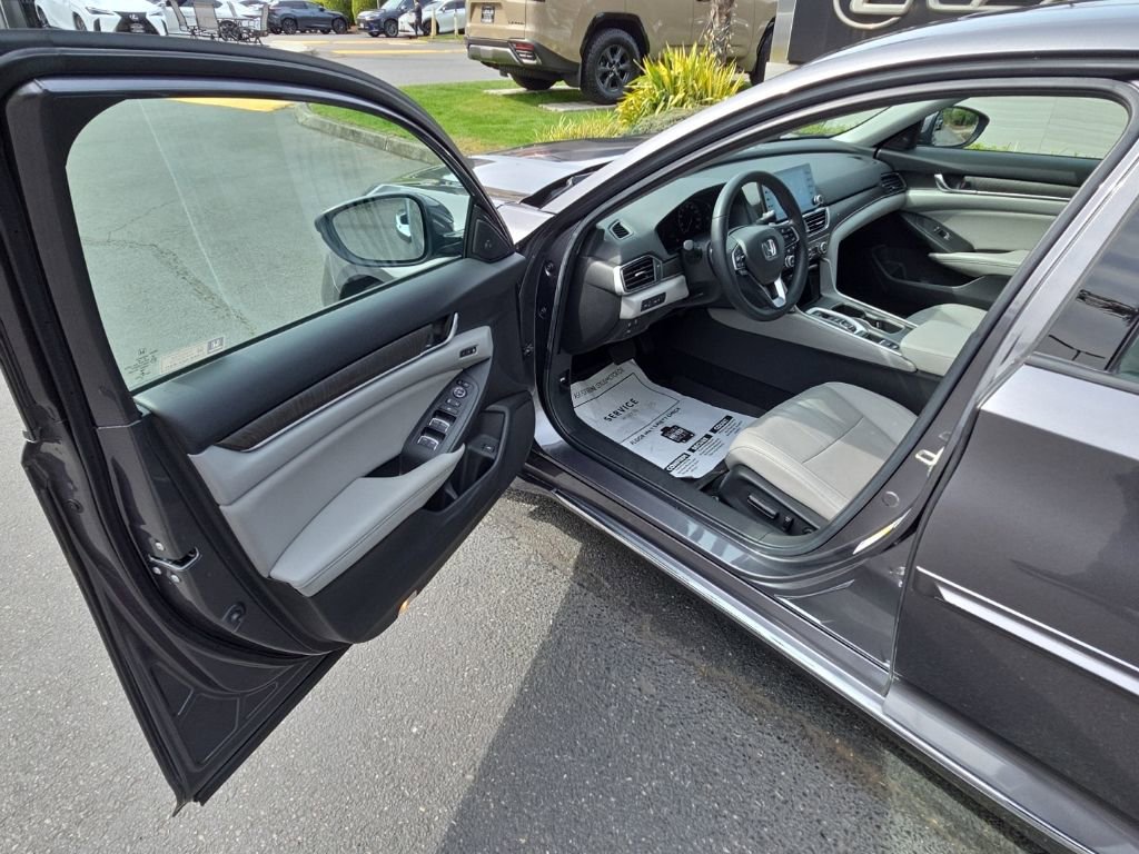 Used 2019 Honda Accord Touring image 10