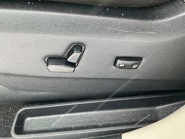 Used 2014 Dodge Grand Caravan SXT image 29