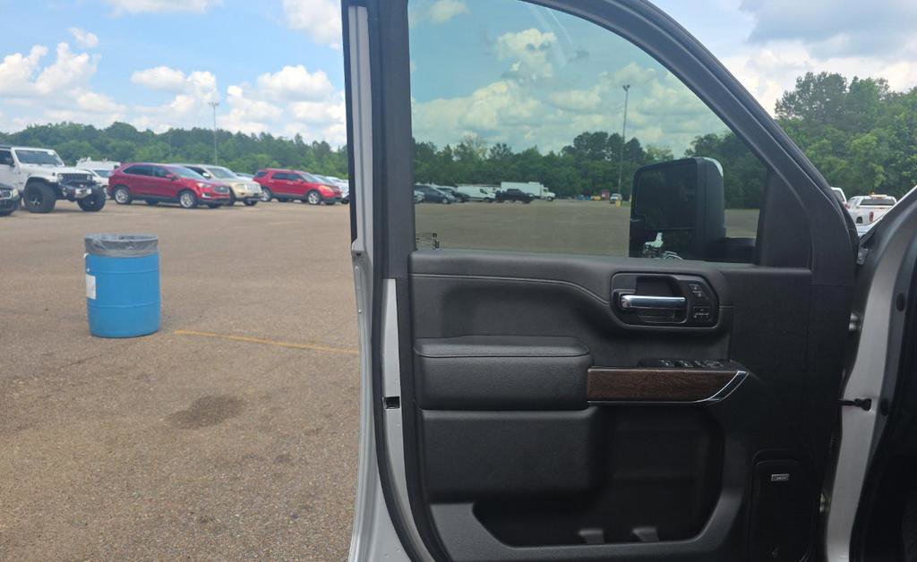 Used 2022 GMC Sierra 2500 Denali w/ Technology Package AWD/4WD image 9