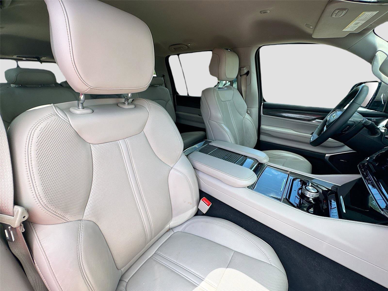 Used 2022 Jeep Wagoneer Series III w/ Flexible Seating Group image 28