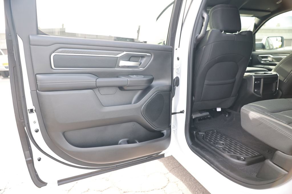 New 2026 RAM 1500 4x4 Crew Cab image 32