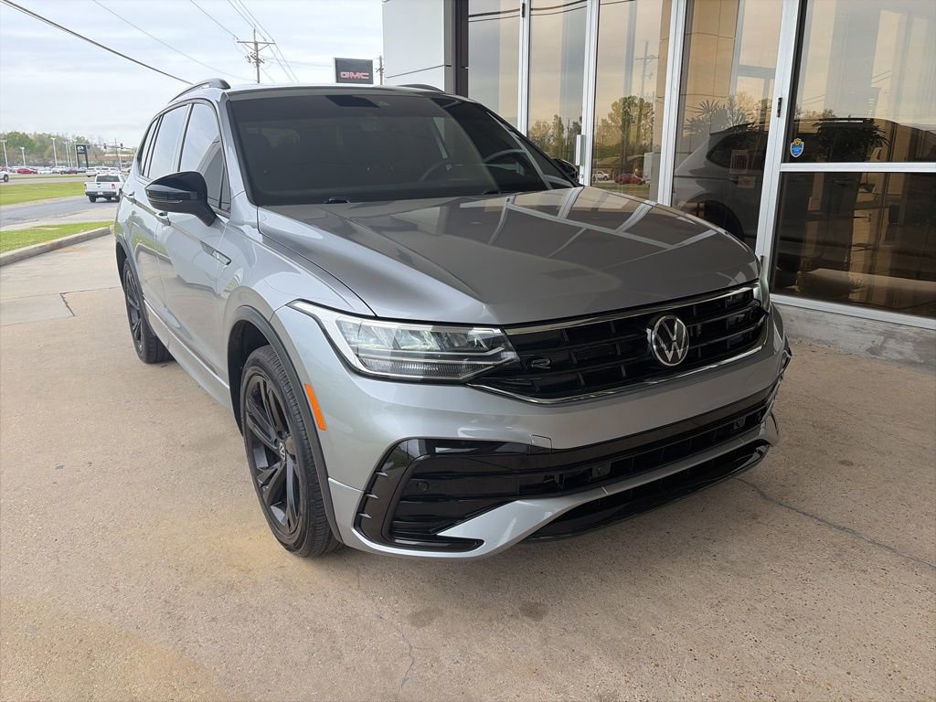 Used 2023 Volkswagen Tiguan SE R-Line image 4