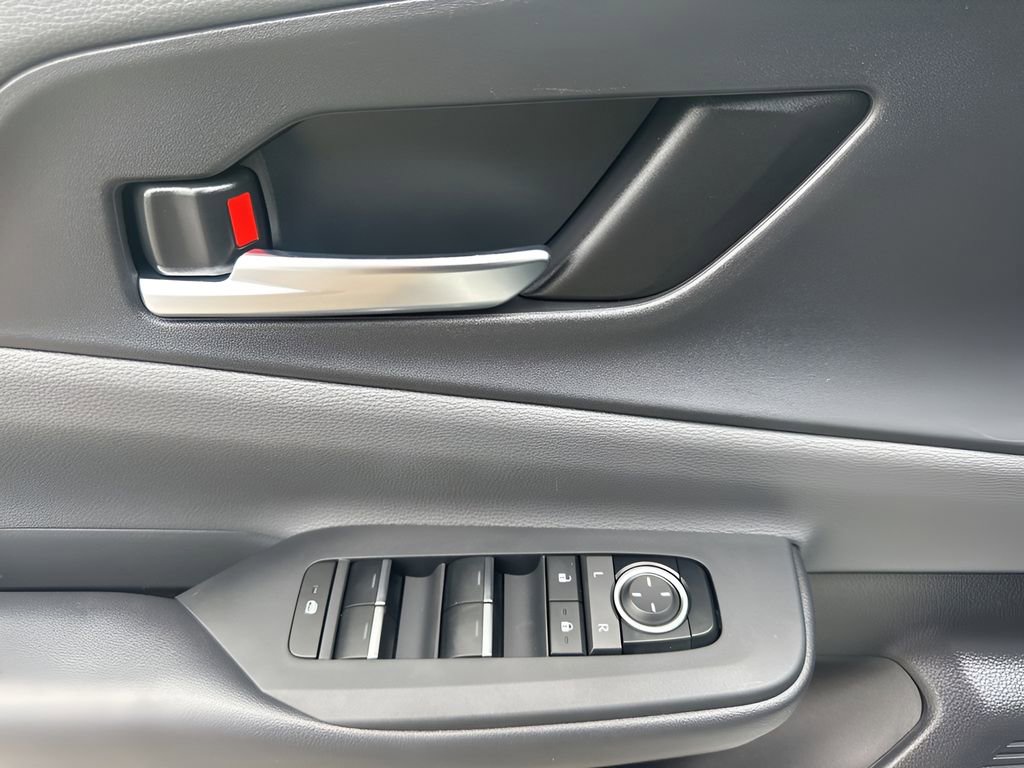 Used 2025 Toyota Prius XLE image 25