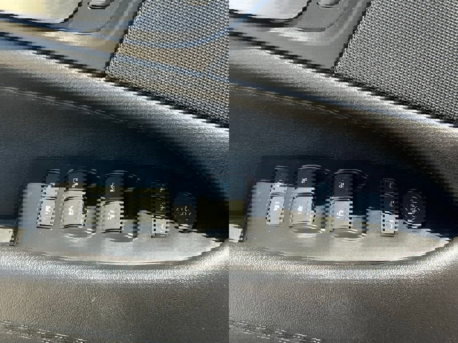 Used 2018 Cadillac Escalade Luxury RWD image 28