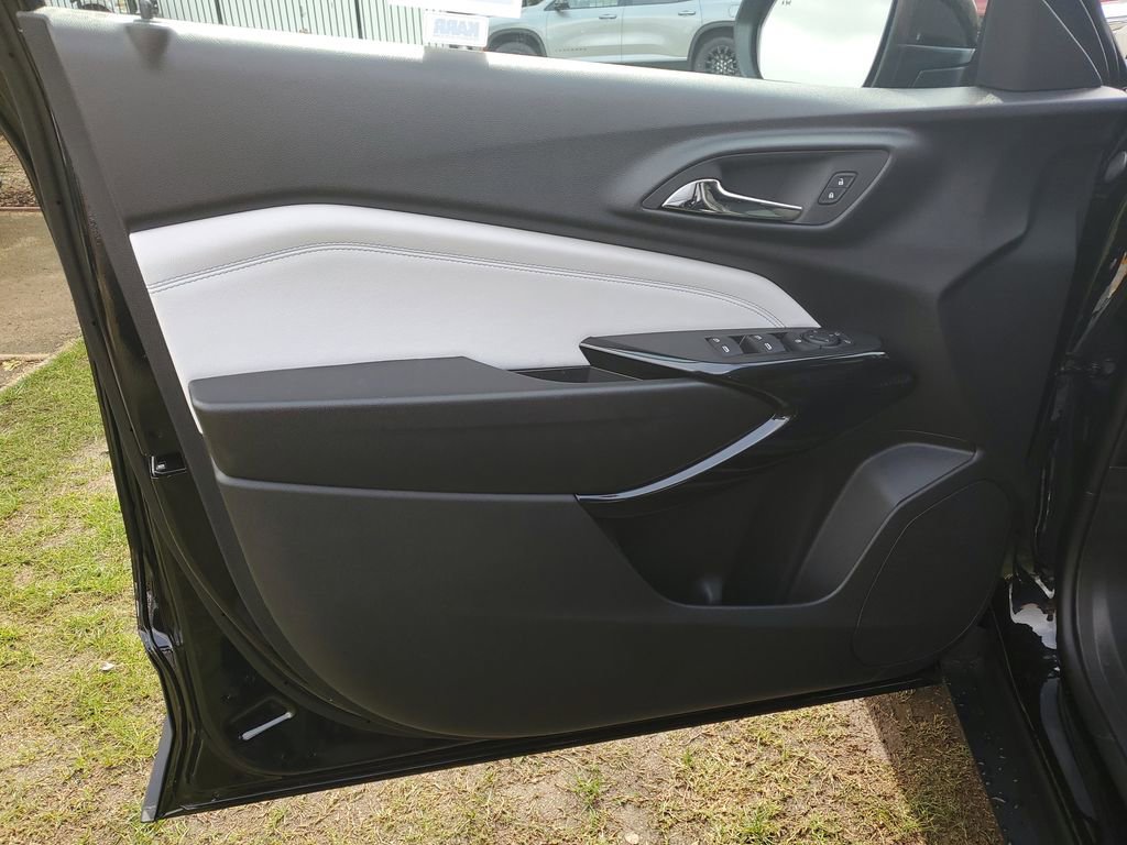 New 2026 Chevrolet Trax LT w/ Sunroof Package image 19