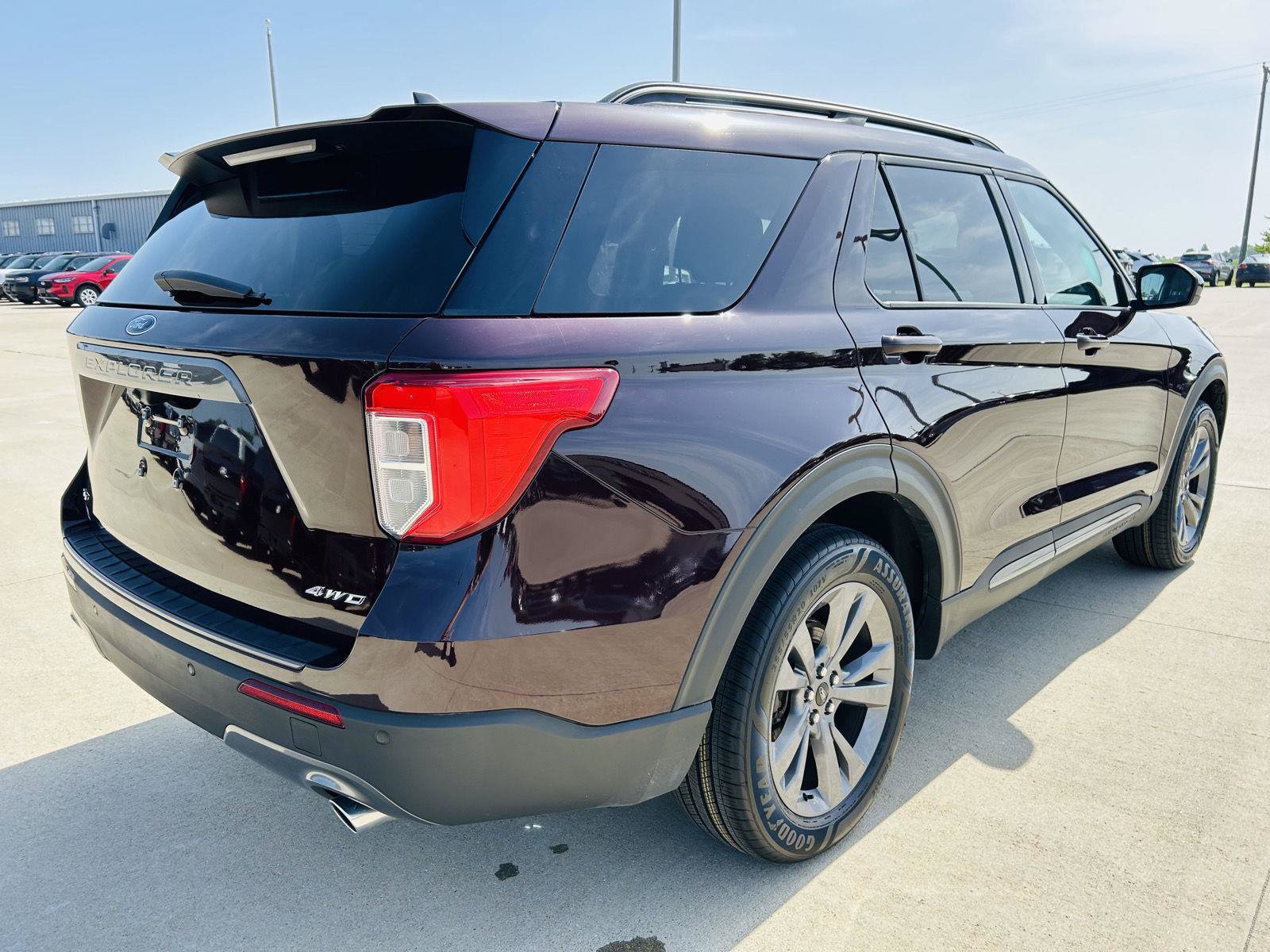 Used 2023 Ford Explorer XLT w/ Equipment Group 202A AWD/4WD image 43
