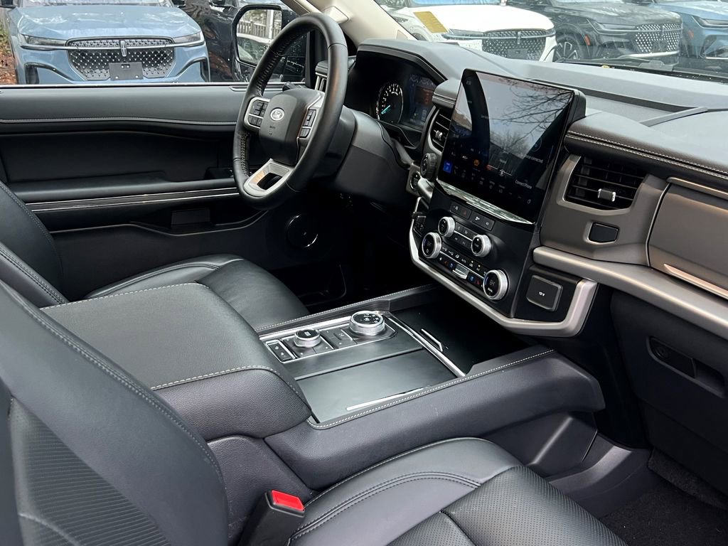 Used 2024 Ford Expedition XLT image 15