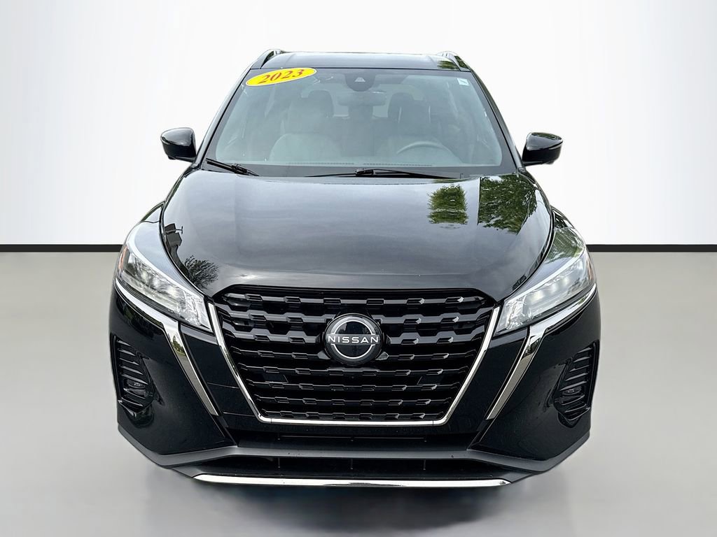 Used 2023 Nissan Kicks SR w/ SR Premium Package image 2