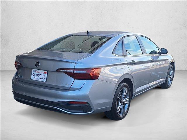 Used 2024 Volkswagen Jetta SE image 5