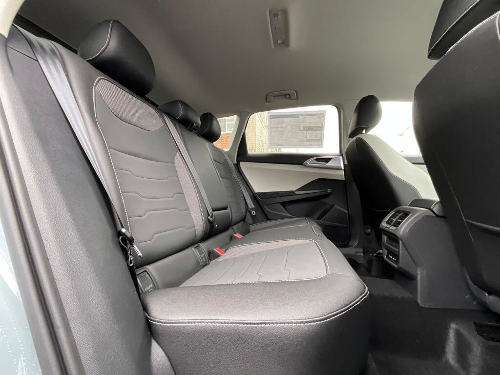 New 2026 Volkswagen Taos SE image 14