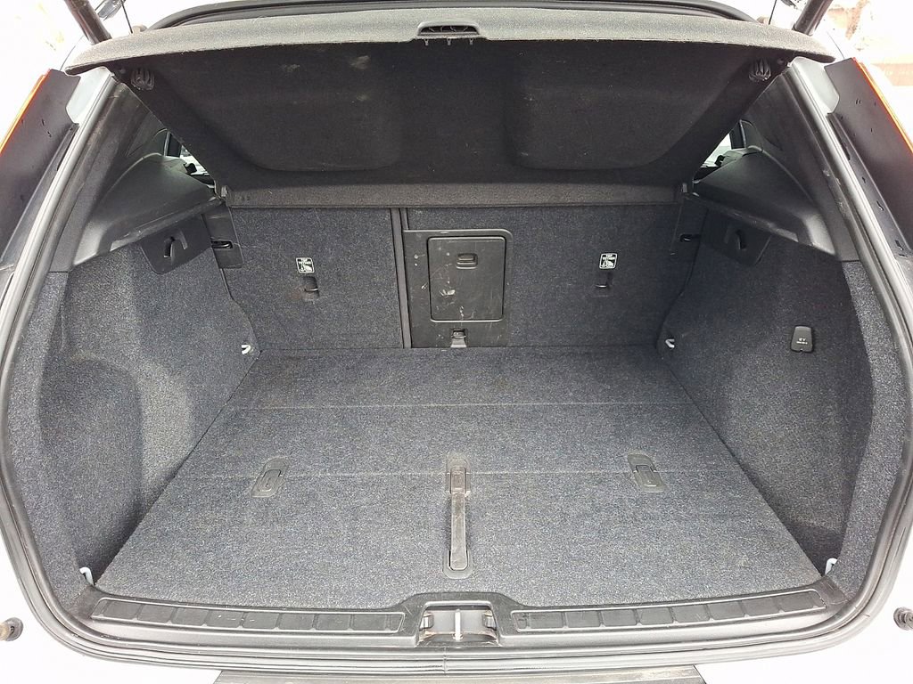 Used 2022 Volvo XC40 P8 Recharge Ultimate image 31