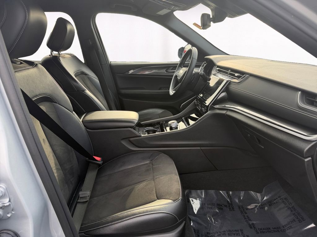 Used 2022 Jeep Grand Cherokee Altitude image 15