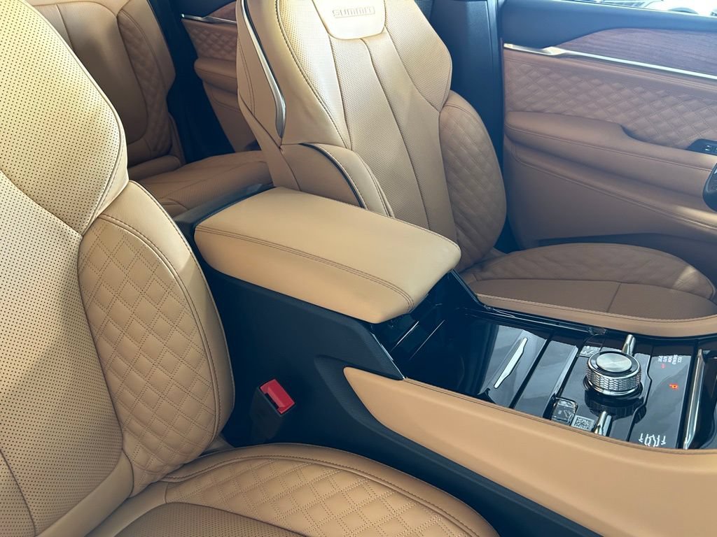 New 2025 Jeep Grand Cherokee Summit AWD/4WD image 32