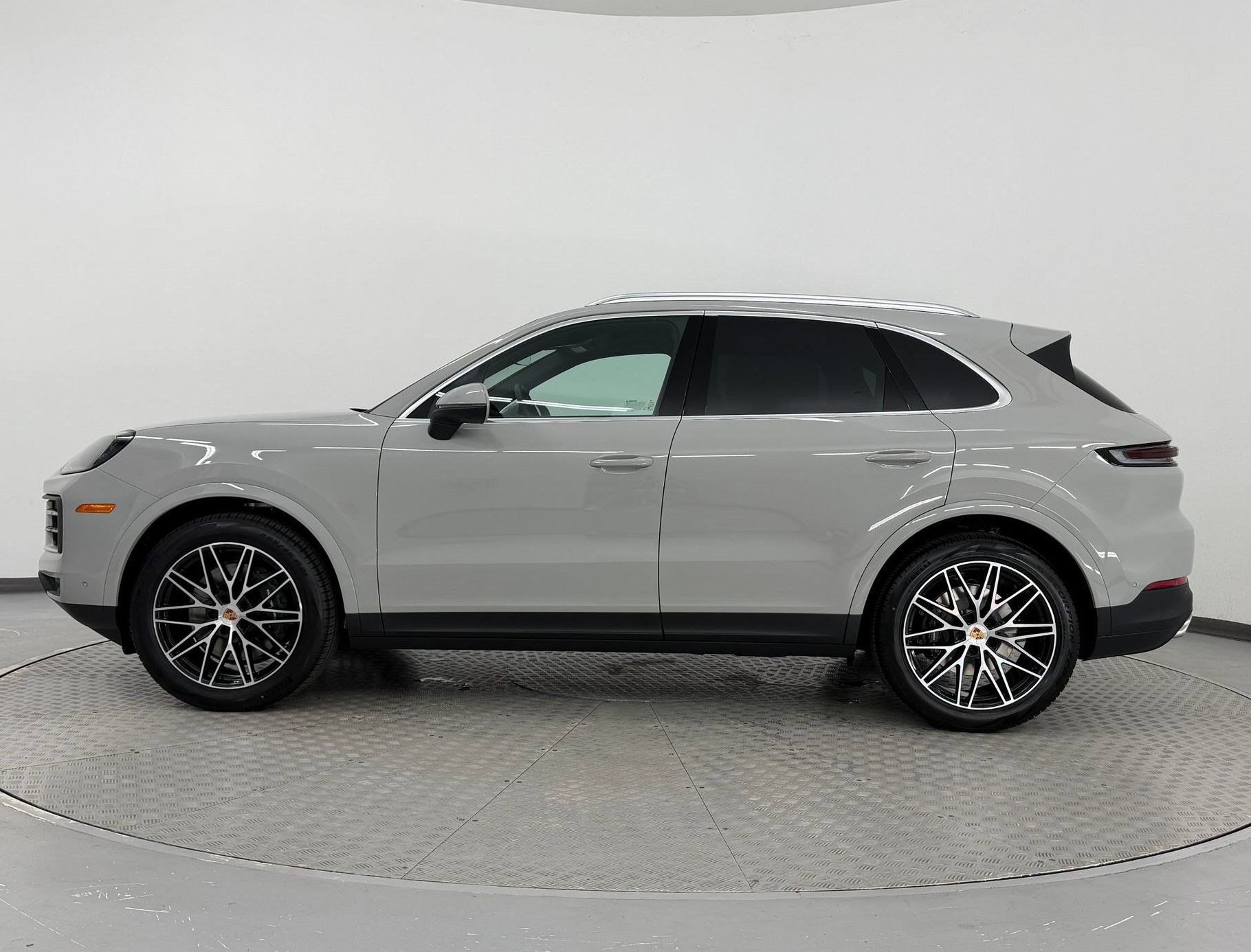 New 2026 Porsche Cayenne AWD/4WD image 2
